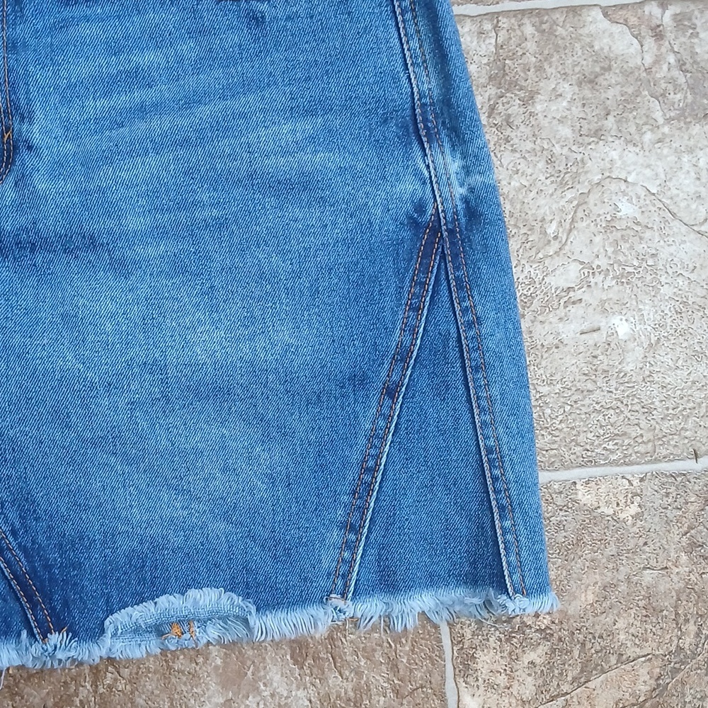 GUC kensie jeans size 4/27 denim mini skirt - Picture 2 of 6